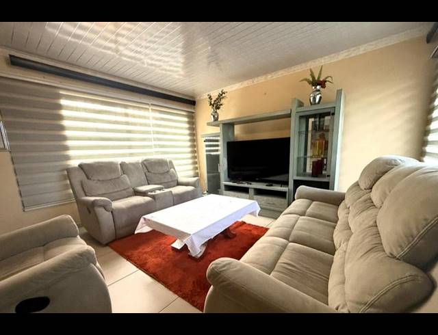 3 BEDROOM HOUSE FOR SALE IN WINCHESTER HILLS